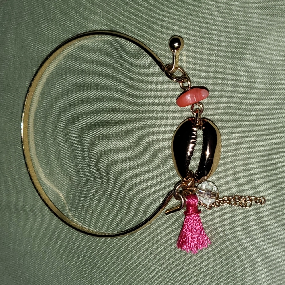 Golden pooka Shell bracelet